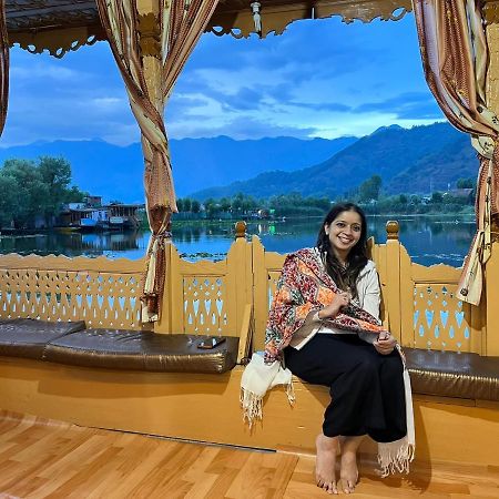 Raja'S Palace Houseboat - Kashmir Srīnagar Exterior foto
